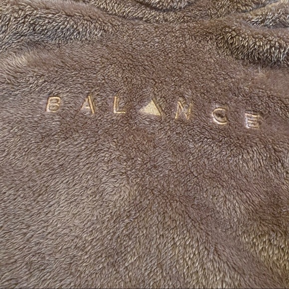 NWOT Balance Athletica Crop Sherpa Hoodie | XS | Brown - Picture 3 of 5